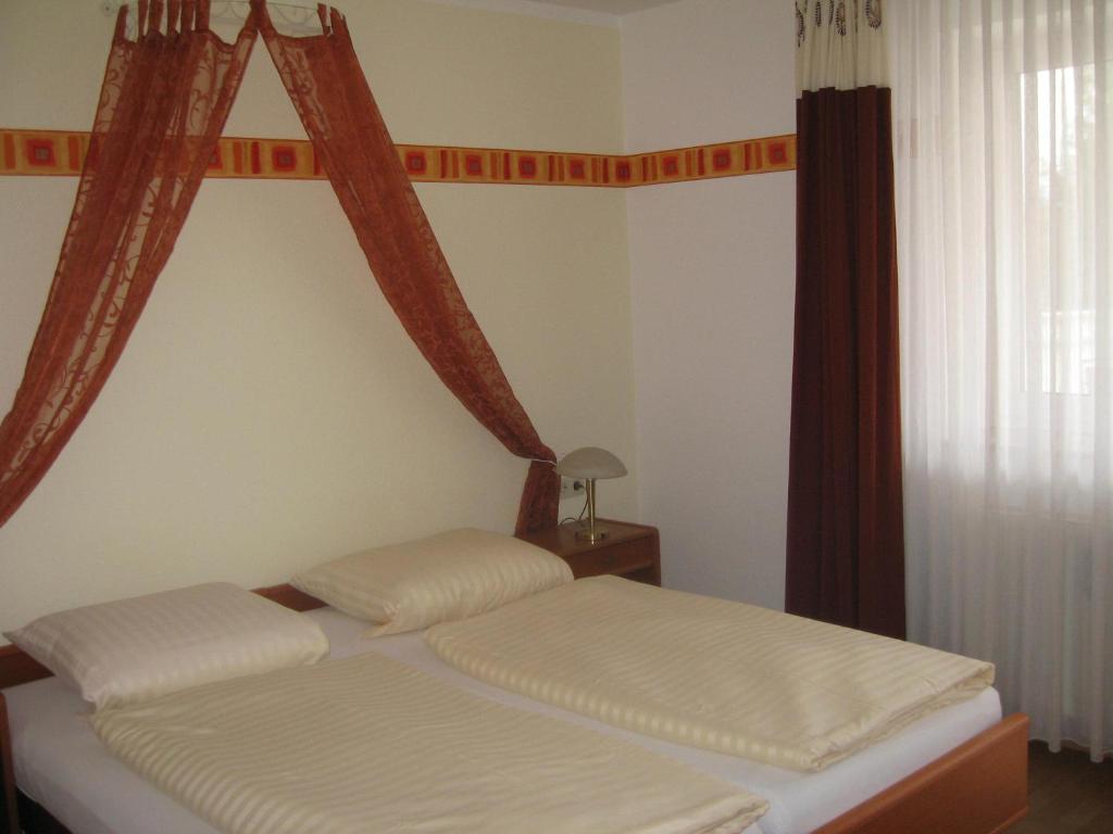 Hotel Alt-Holzhausen Bad Pyrmont Pokoj fotografie