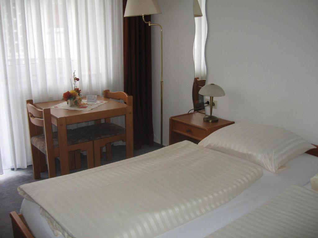 Hotel Alt-Holzhausen Bad Pyrmont Pokoj fotografie